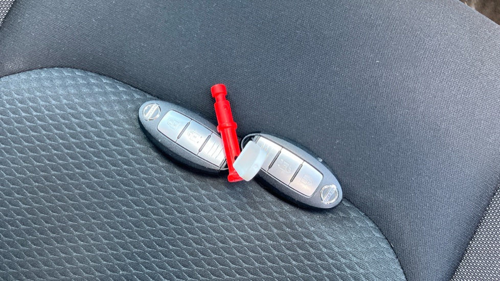 Nissan Qashqai 1.3 DiG-T N-Connecta 5dr Petrol Hatchback - Image 20