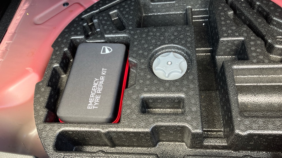 Nissan Qashqai 1.3 DiG-T N-Connecta 5dr Petrol Hatchback - Image 28
