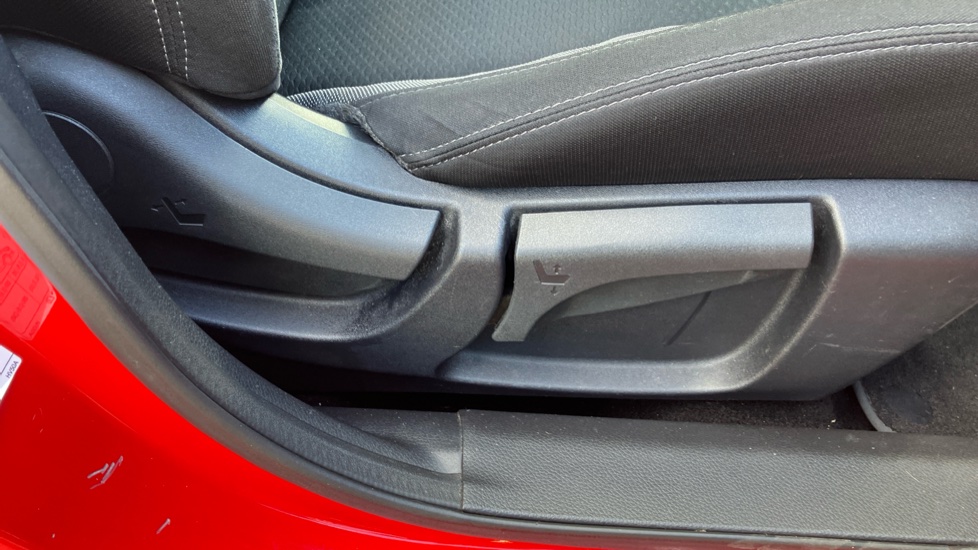 Nissan Qashqai 1.3 DiG-T N-Connecta 5dr Petrol Hatchback - Image 30