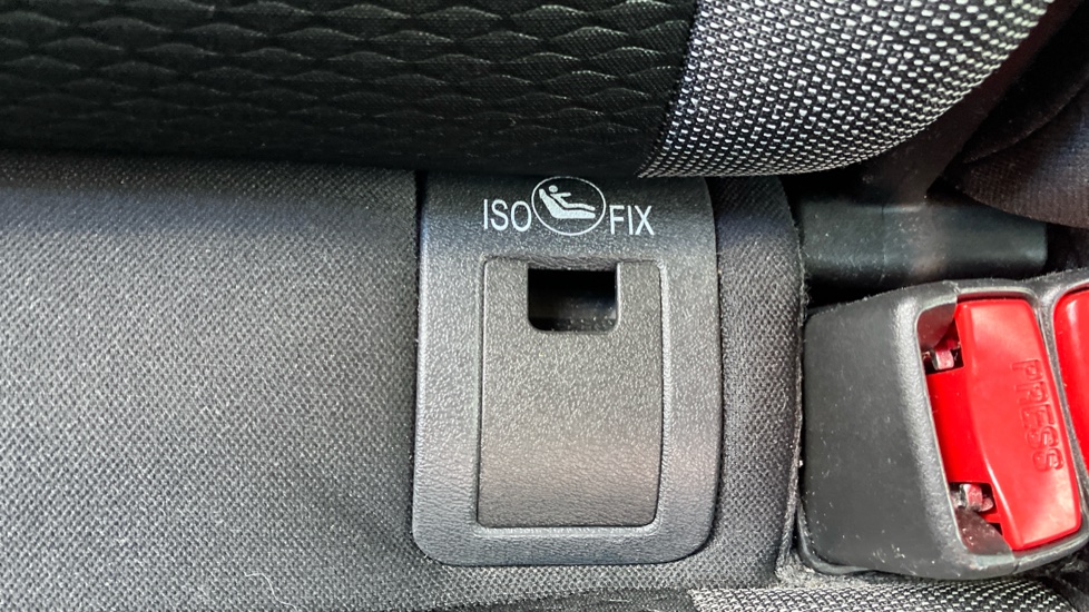 Nissan Qashqai 1.3 DiG-T N-Connecta 5dr Petrol Hatchback - Image 35