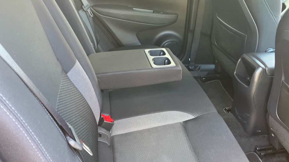 Nissan Qashqai 1.3 DiG-T N-Connecta 5dr Petrol Hatchback - Image 36