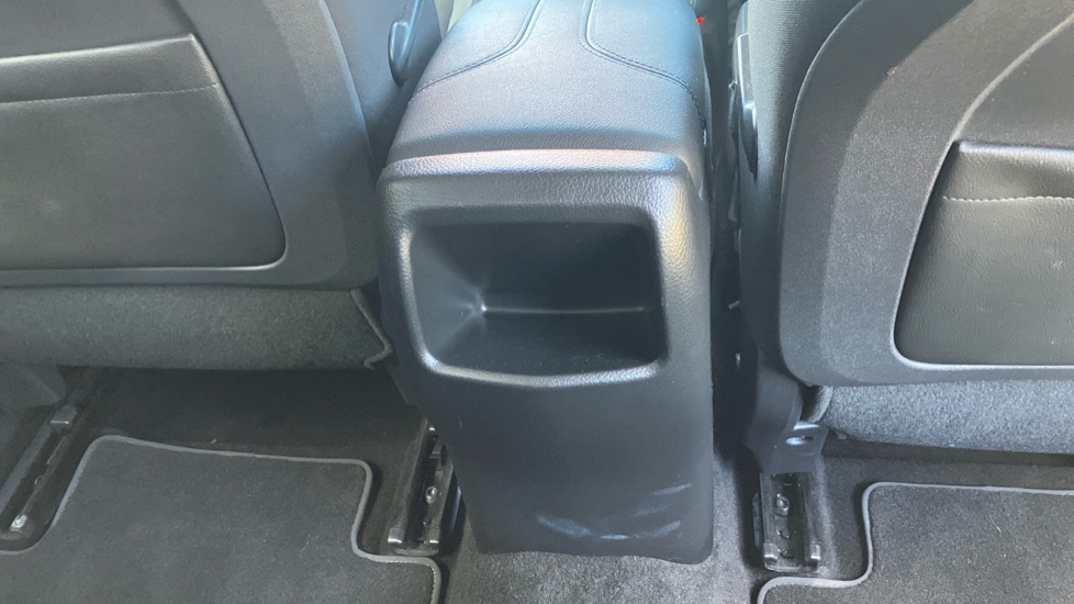 Nissan Qashqai 1.3 DiG-T N-Connecta 5dr Petrol Hatchback - Image 37