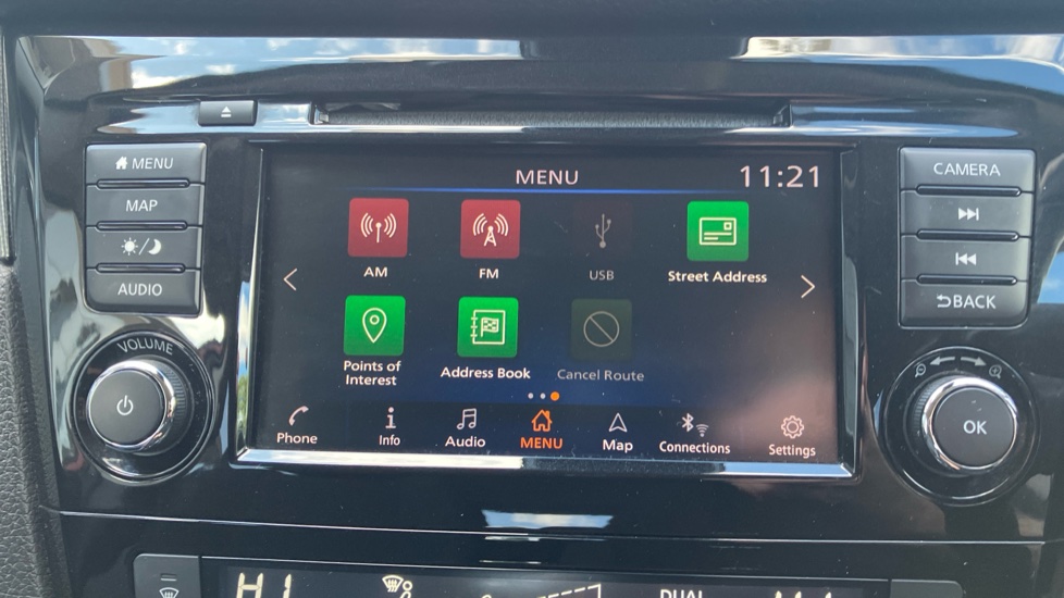 Nissan Qashqai 1.3 DiG-T N-Connecta 5dr Petrol Hatchback - Image 45