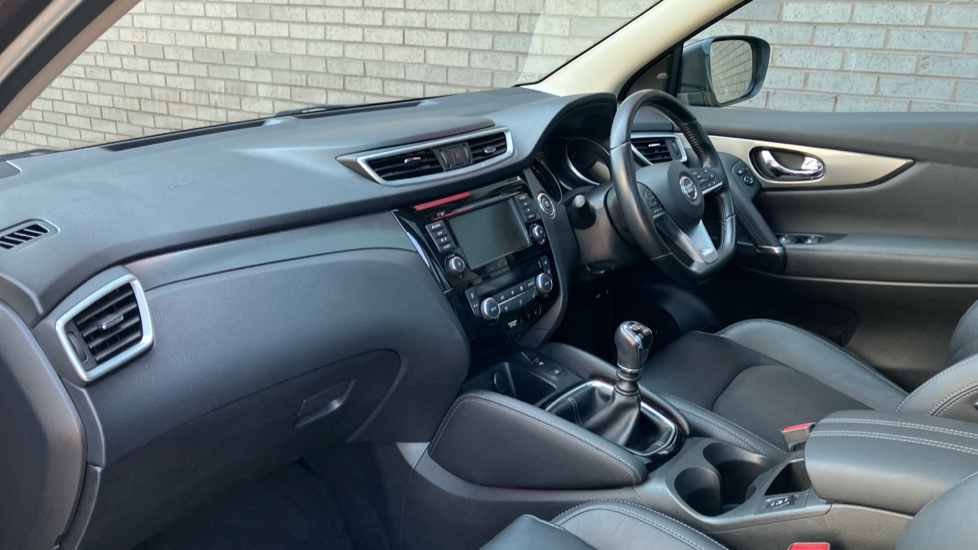 Nissan Qashqai 1.3 DiG-T 160 Tekna 5dr Petrol Hatchback - Image 9