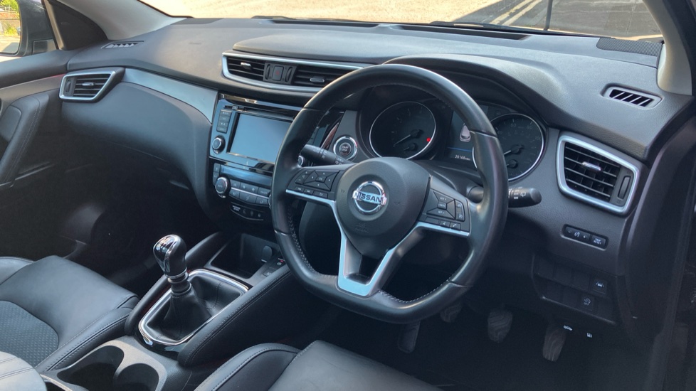 Nissan Qashqai 1.3 DiG-T 160 Tekna 5dr Petrol Hatchback - Image 11