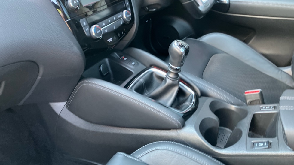 Nissan Qashqai 1.3 DiG-T 160 Tekna 5dr Petrol Hatchback - Image 13