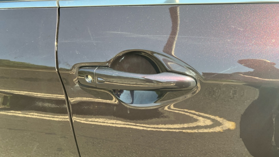 Nissan Qashqai 1.3 DiG-T 160 Tekna 5dr Petrol Hatchback - Image 23