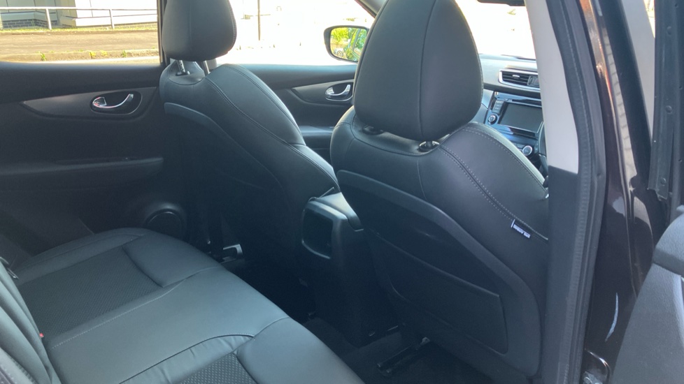 Nissan Qashqai 1.3 DiG-T 160 Tekna 5dr Petrol Hatchback - Image 33