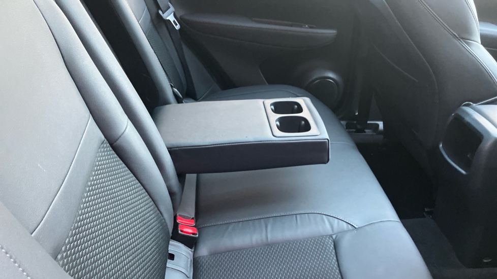 Nissan Qashqai 1.3 DiG-T 160 Tekna 5dr Petrol Hatchback - Image 35