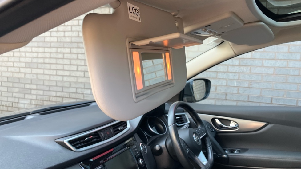 Nissan Qashqai 1.3 DiG-T 160 Tekna 5dr Petrol Hatchback - Image 38