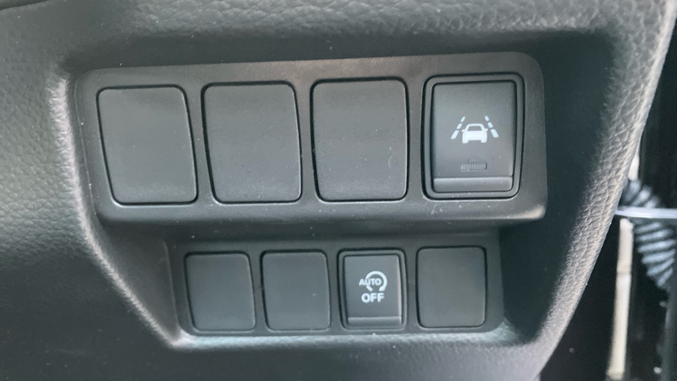 Nissan Qashqai 1.3 DiG-T 160 Tekna 5dr Petrol Hatchback - Image 43