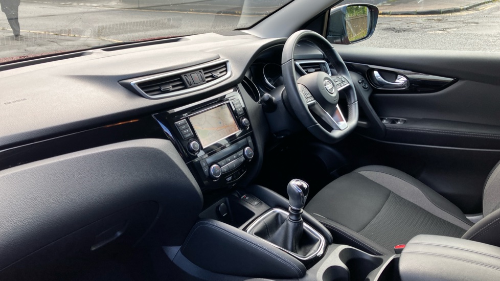 Nissan Qashqai 1.3 DiG-T Acenta Premium 5dr Petrol Hatchback - Image 9