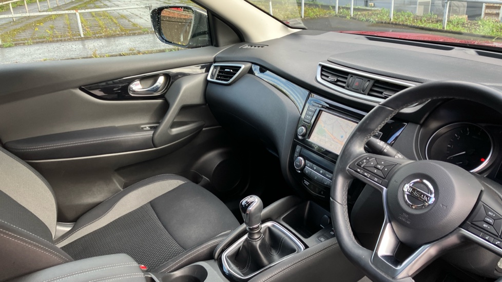 Nissan Qashqai 1.3 DiG-T Acenta Premium 5dr Petrol Hatchback - Image 14