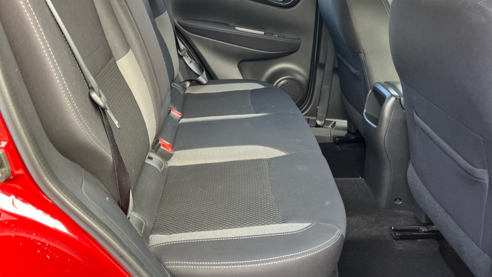 Nissan Qashqai 1.3 DiG-T Acenta Premium 5dr Petrol Hatchback - Image 16