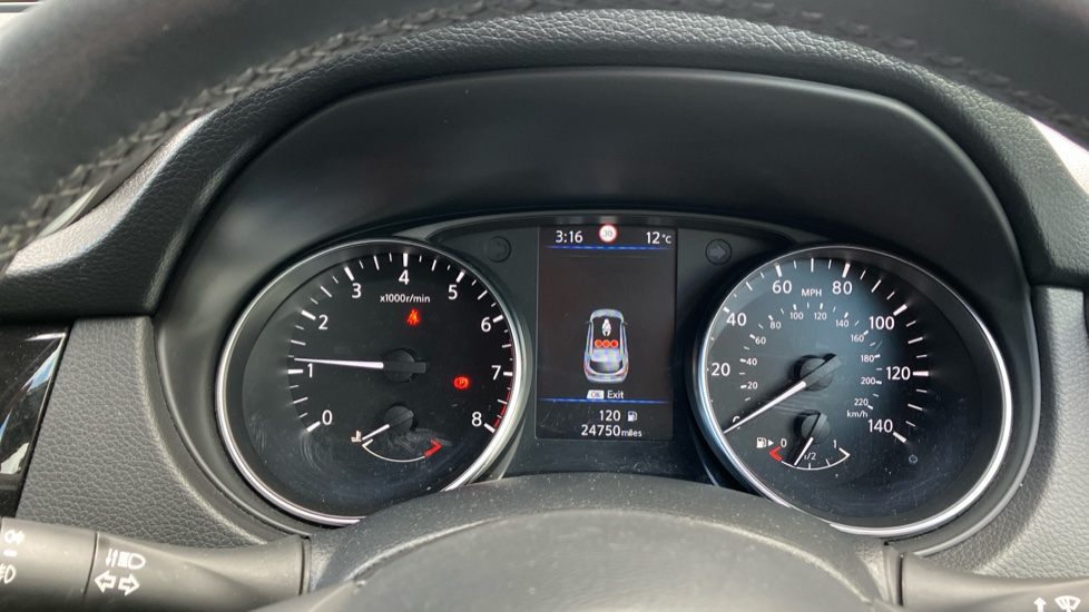 Nissan Qashqai 1.3 DiG-T Acenta Premium 5dr Petrol Hatchback - Image 18