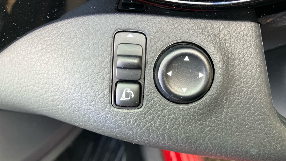Nissan Qashqai 1.3 DiG-T Acenta Premium 5dr Petrol Hatchback - Image 28