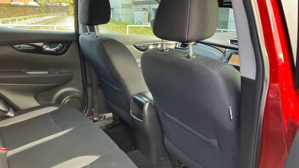 Nissan Qashqai 1.3 DiG-T Acenta Premium 5dr Petrol Hatchback - Image 31