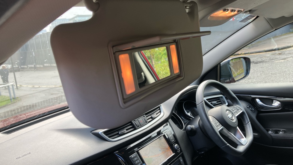 Nissan Qashqai 1.3 DiG-T Acenta Premium 5dr Petrol Hatchback - Image 38