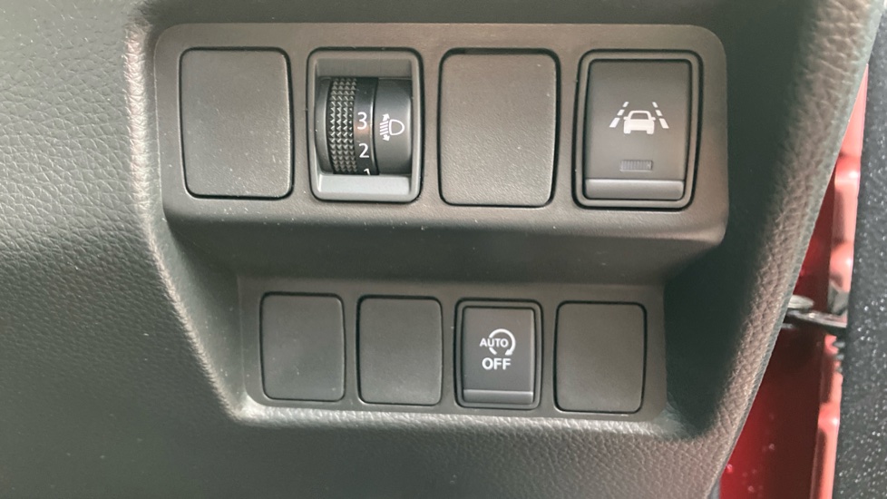 Nissan Qashqai 1.3 DiG-T Acenta Premium 5dr Petrol Hatchback - Image 40
