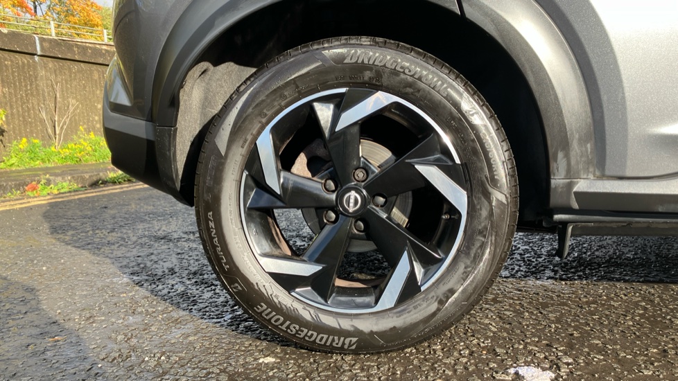 Nissan Juke 1.0 DiG-T 114 N-Connecta 5dr DCT Petrol Hatchback - Image 7
