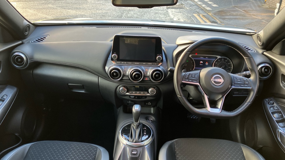 Nissan Juke 1.0 DiG-T 114 N-Connecta 5dr DCT Petrol Hatchback - Image 10