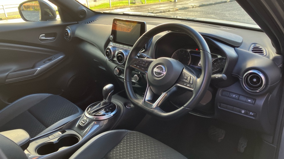 Nissan Juke 1.0 DiG-T 114 N-Connecta 5dr DCT Petrol Hatchback - Image 11