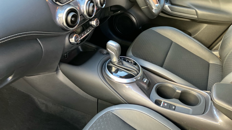 Nissan Juke 1.0 DiG-T 114 N-Connecta 5dr DCT Petrol Hatchback - Image 13