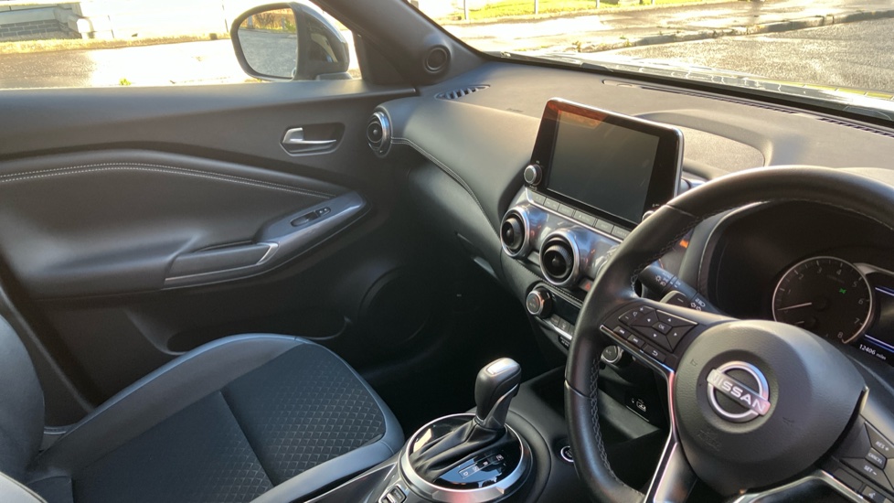 Nissan Juke 1.0 DiG-T 114 N-Connecta 5dr DCT Petrol Hatchback - Image 14