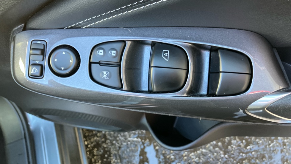 Nissan Juke 1.0 DiG-T 114 N-Connecta 5dr DCT Petrol Hatchback - Image 29