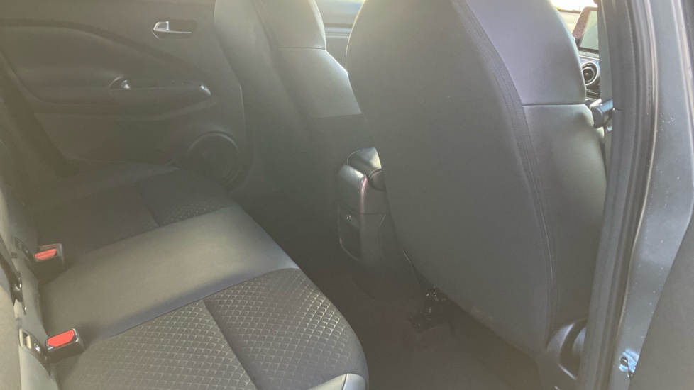 Nissan Juke 1.0 DiG-T 114 N-Connecta 5dr DCT Petrol Hatchback - Image 31
