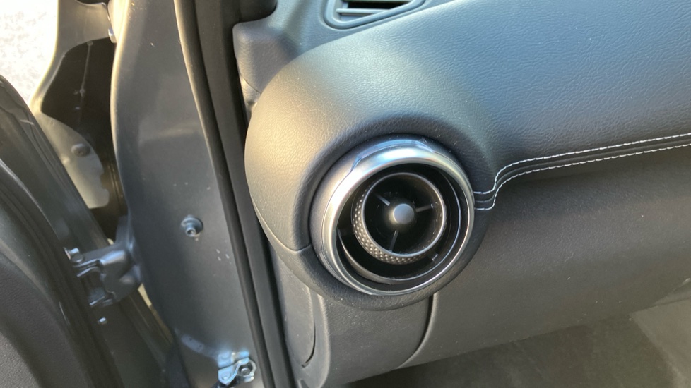Nissan Juke 1.0 DiG-T 114 N-Connecta 5dr DCT Petrol Hatchback - Image 37