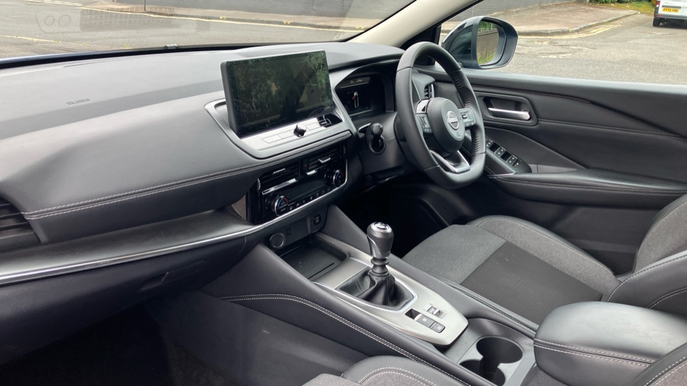 Nissan Qashqai 1.3 DiG-T MH N-Connecta 5dr Petrol Hatchback - Image 9