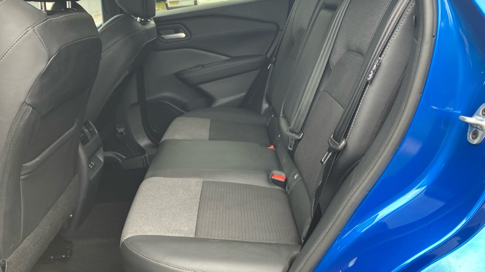 Nissan Qashqai 1.3 DiG-T MH N-Connecta 5dr Petrol Hatchback - Image 16