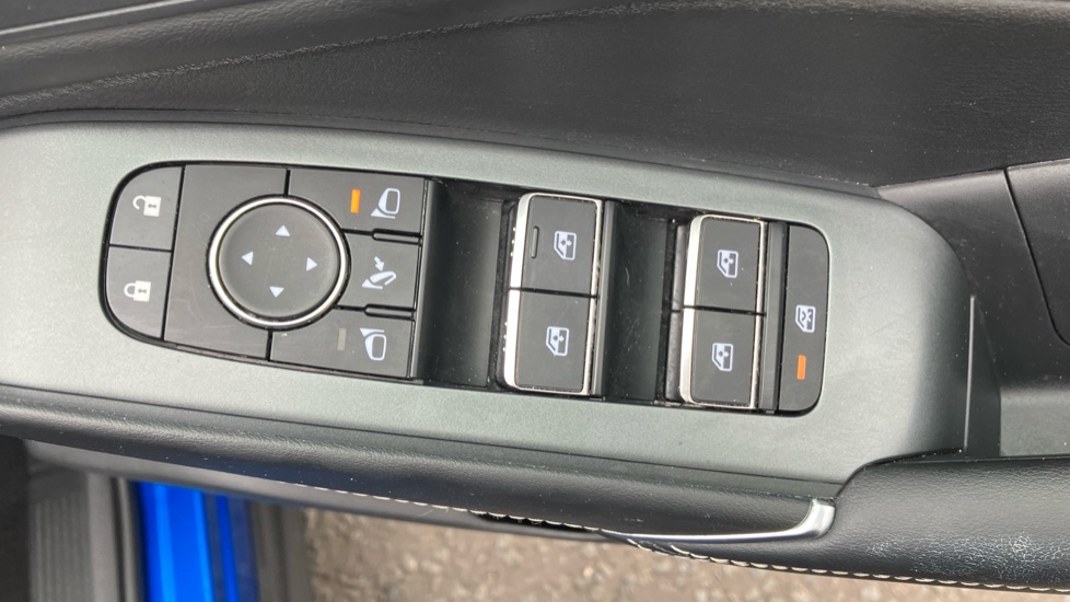 Nissan Qashqai 1.3 DiG-T MH N-Connecta 5dr Petrol Hatchback - Image 28