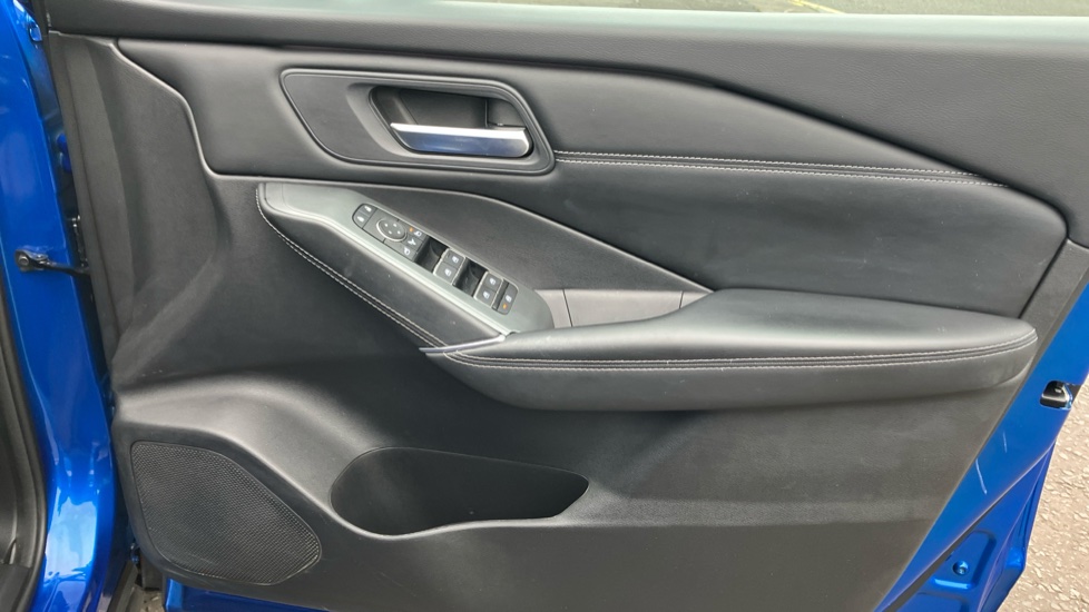 Nissan Qashqai 1.3 DiG-T MH N-Connecta 5dr Petrol Hatchback - Image 29
