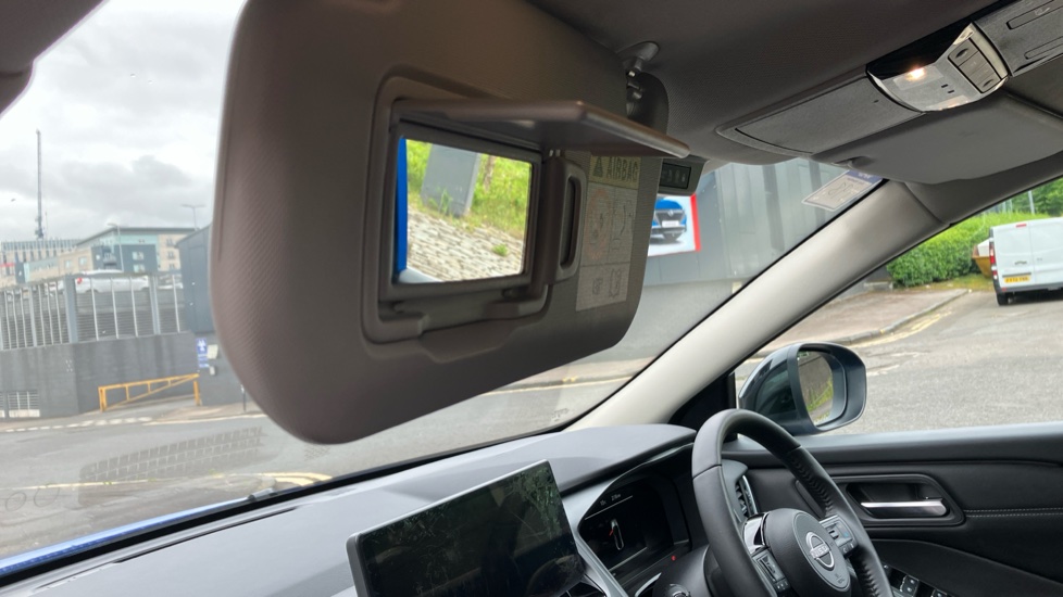 Nissan Qashqai 1.3 DiG-T MH N-Connecta 5dr Petrol Hatchback - Image 38