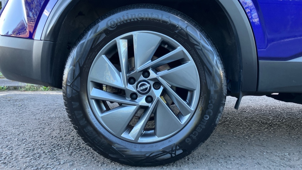 Nissan Qashqai 1.3 DiG-T MH Acenta Premium 5dr Petrol Hatchback - Image 7