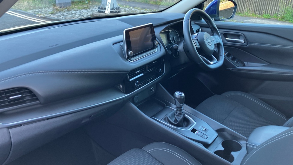 Nissan Qashqai 1.3 DiG-T MH Acenta Premium 5dr Petrol Hatchback - Image 9