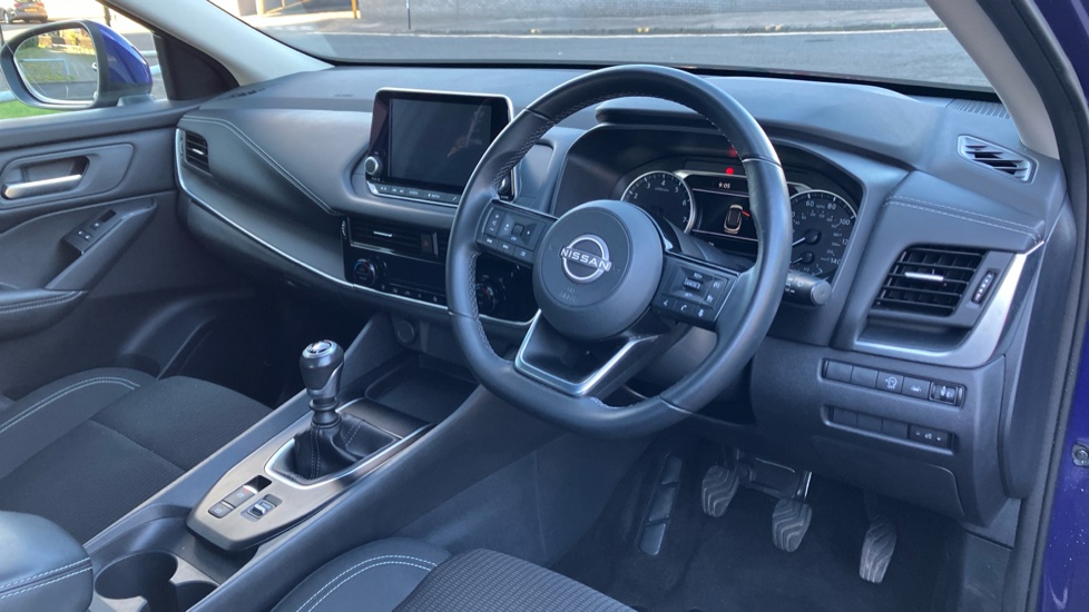 Nissan Qashqai 1.3 DiG-T MH Acenta Premium 5dr Petrol Hatchback - Image 11