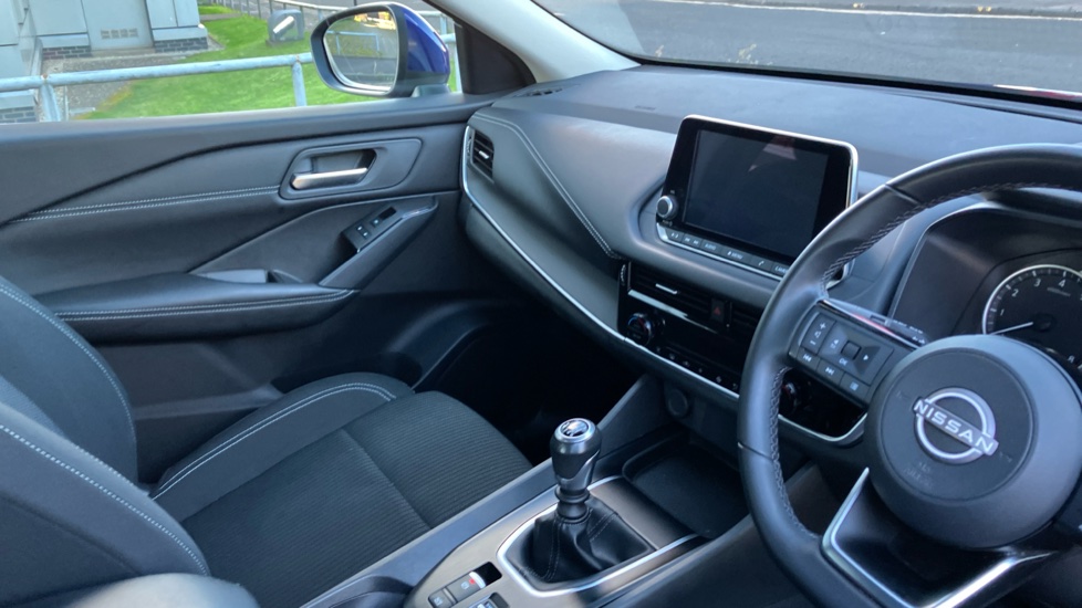 Nissan Qashqai 1.3 DiG-T MH Acenta Premium 5dr Petrol Hatchback - Image 14