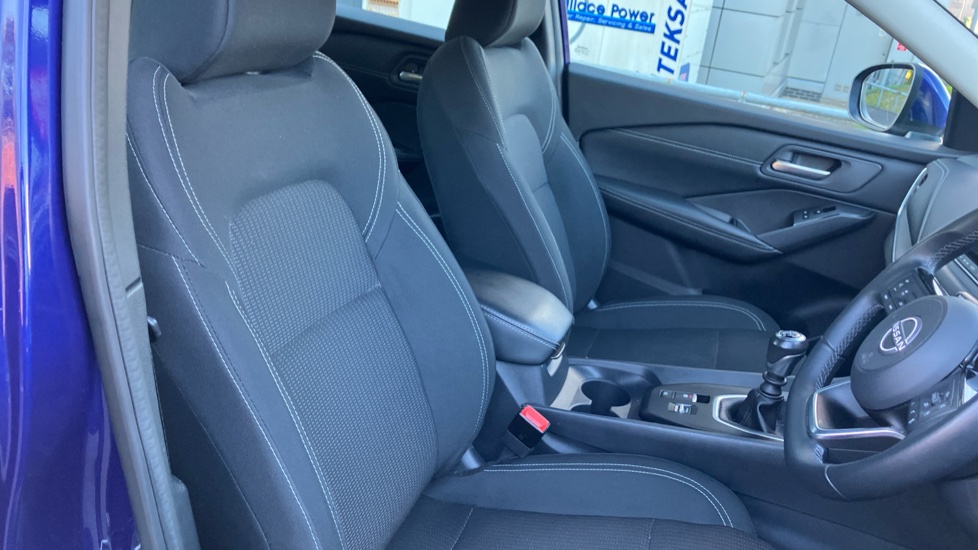 Nissan Qashqai 1.3 DiG-T MH Acenta Premium 5dr Petrol Hatchback - Image 25