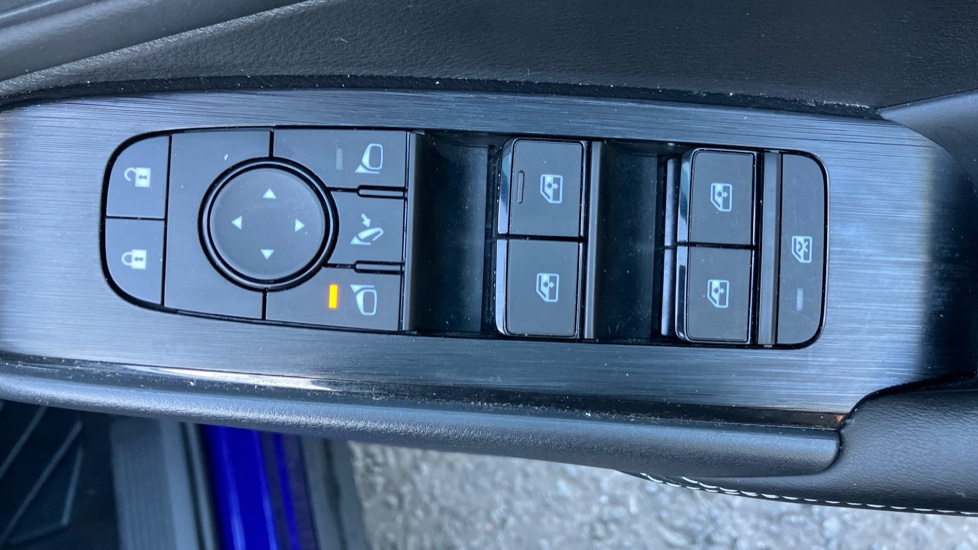 Nissan Qashqai 1.3 DiG-T MH Acenta Premium 5dr Petrol Hatchback - Image 27