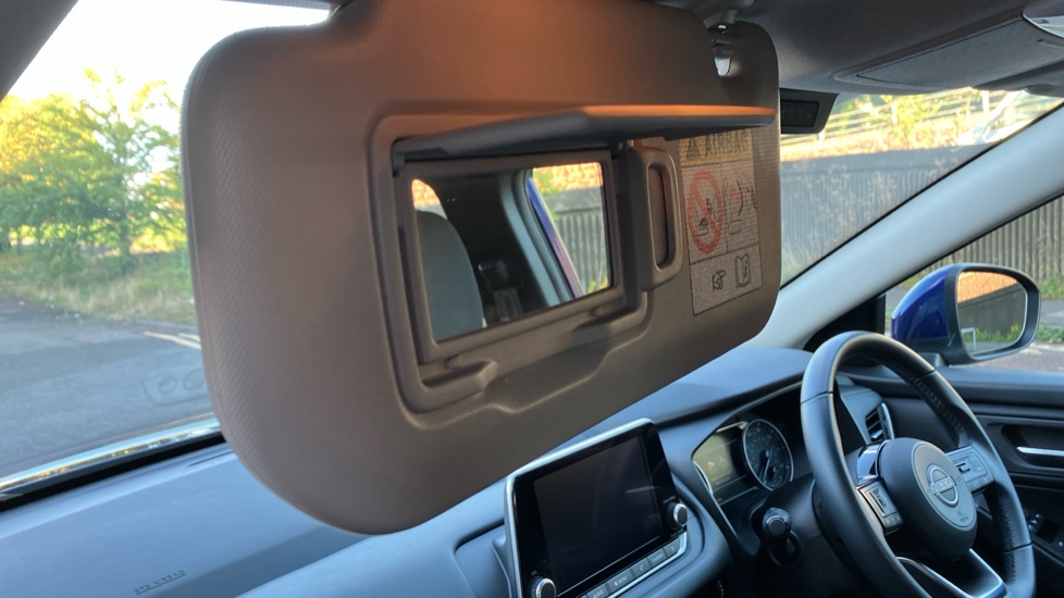 Nissan Qashqai 1.3 DiG-T MH Acenta Premium 5dr Petrol Hatchback - Image 37
