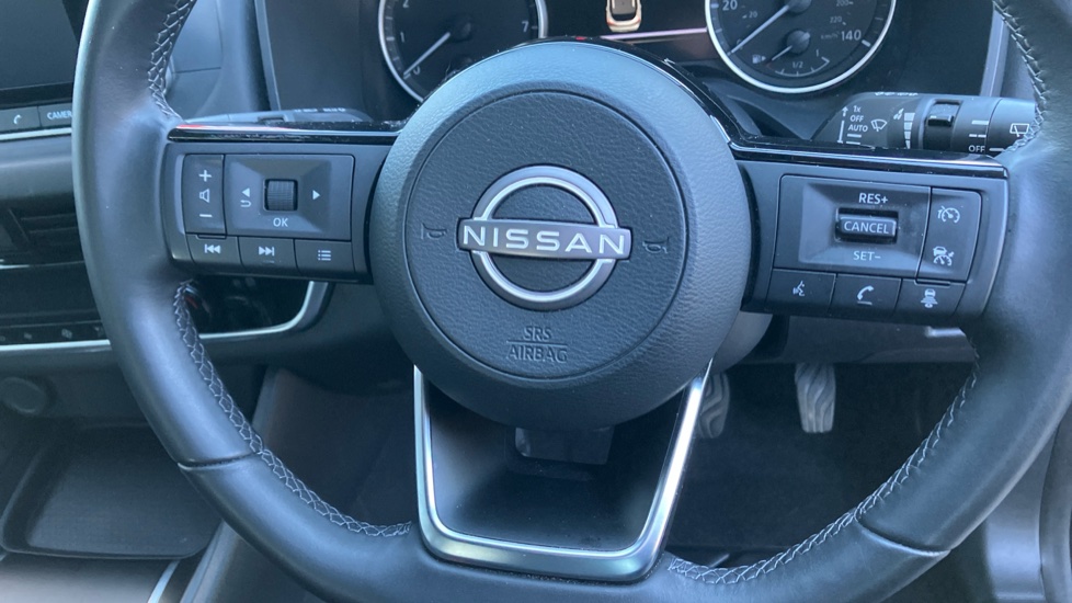 Nissan Qashqai 1.3 DiG-T MH Acenta Premium 5dr Petrol Hatchback - Image 39