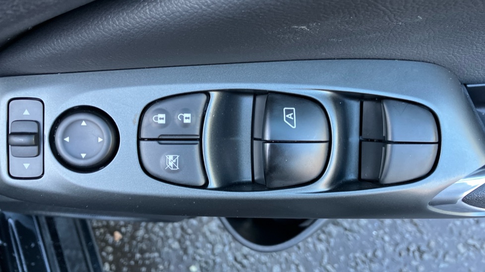 Nissan Juke 1.0 DiG-T Acenta Premium 5dr Petrol Hatchback - Image 27