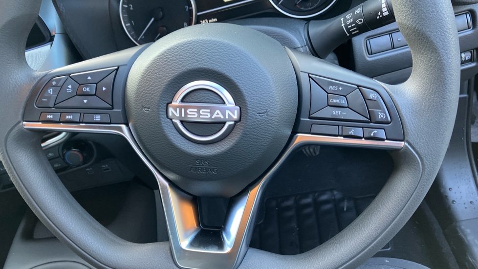 Nissan Juke 1.0 DiG-T Acenta Premium 5dr Petrol Hatchback - Image 37