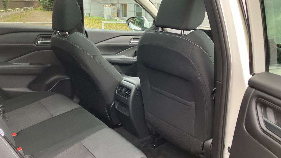 Nissan Qashqai 1.5 E-Power N-Connecta 5dr Auto Hybrid Hatchback - Image 32