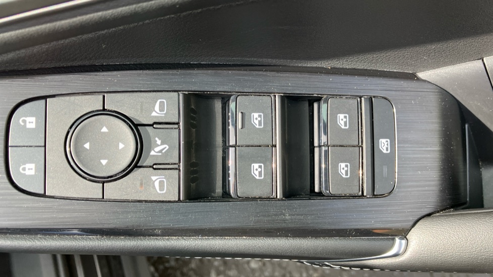 Nissan Qashqai 1.5 E-Power N-Connecta 5dr Auto Hybrid Hatchback - Image 30