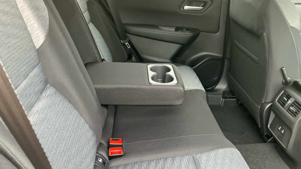 Nissan X-Trail 1.5 MHEV 163 N-Connecta 5dr Xtronic Petrol Station Wagon - Image 32