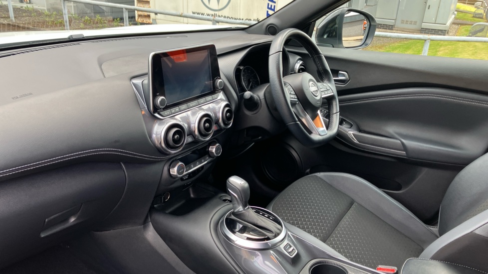 Nissan Juke 1.6 Hybrid N-Connecta 5dr Auto Hybrid Hatchback - Image 9